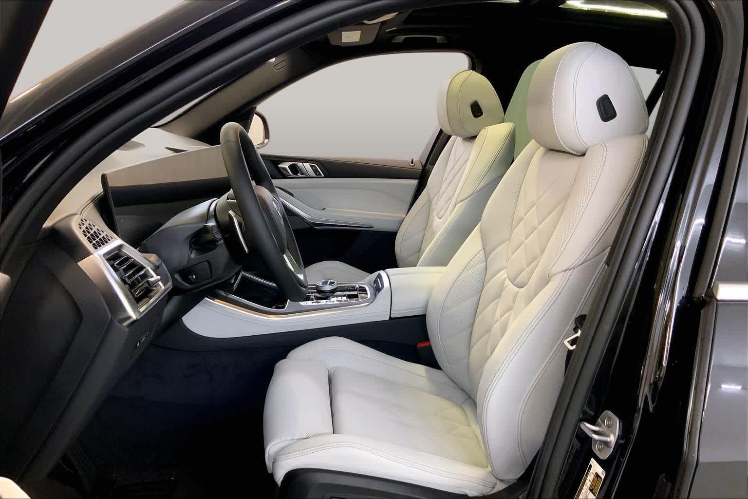 New 2026 Black Sapphire Metallic BMW xDrive50e image 9