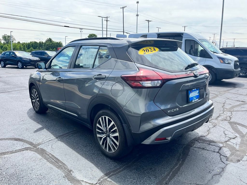 Used 2024 Gray Nissan SR image 5
