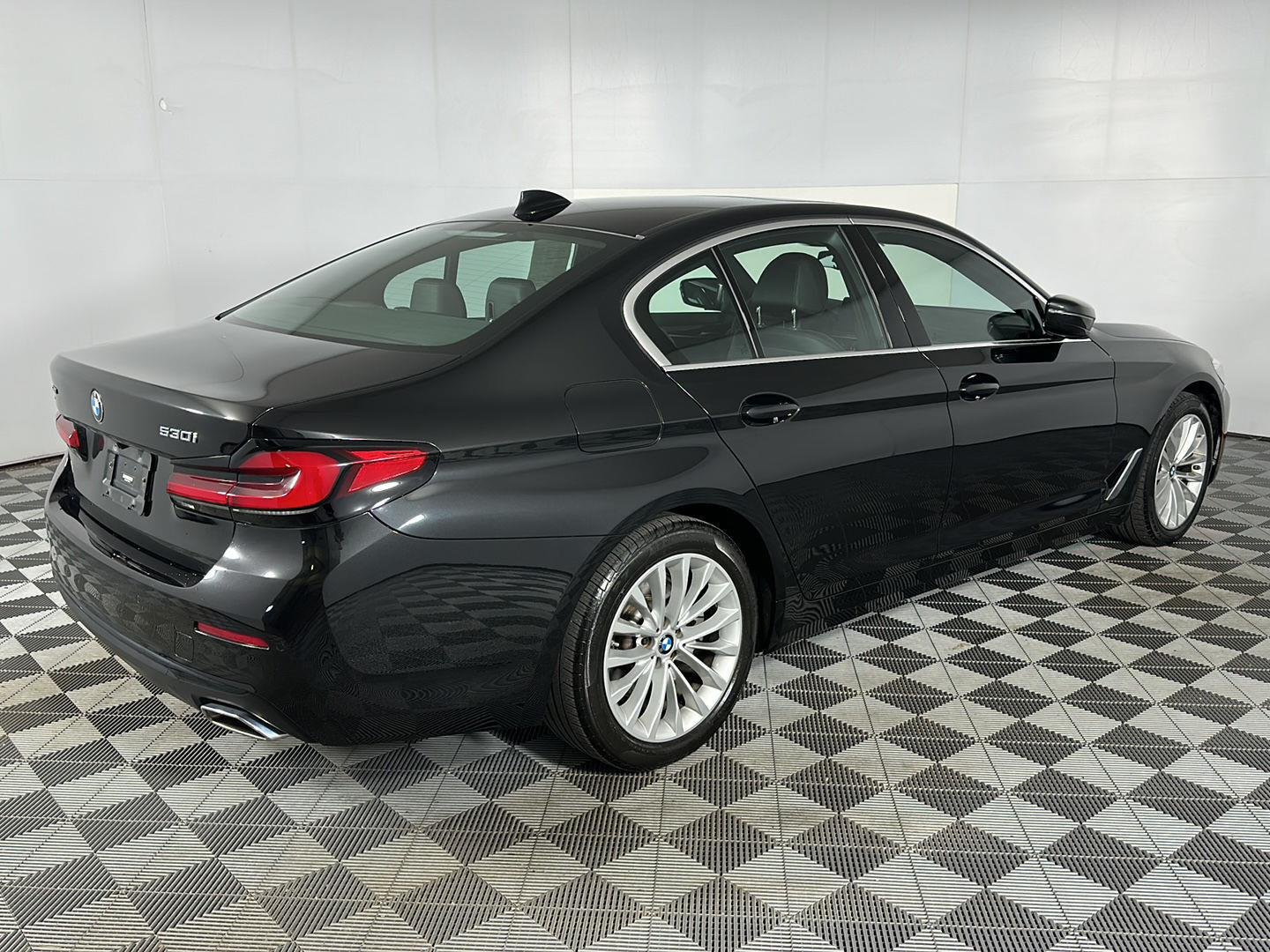 Used 2023 Black Sapphire Metallic BMW 530i xDrive image 28