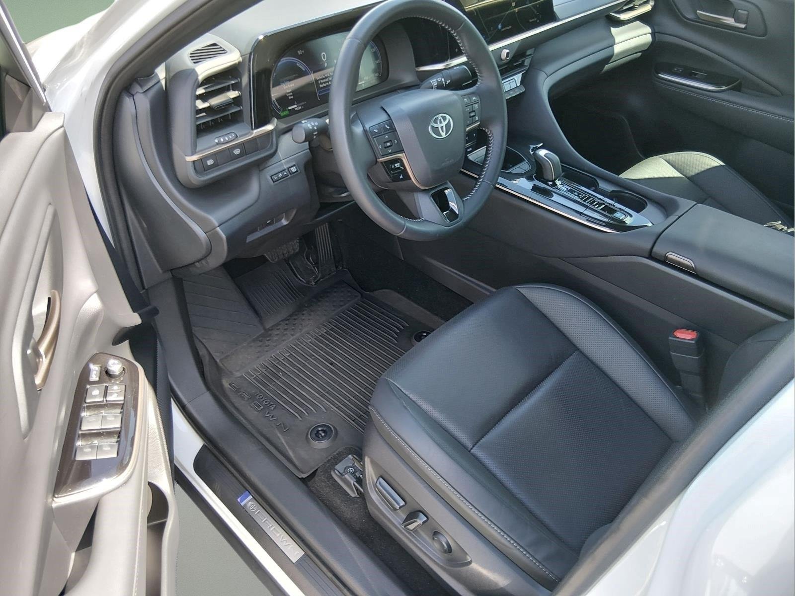 Used 2026 Oxygen White Toyota XLE image 15