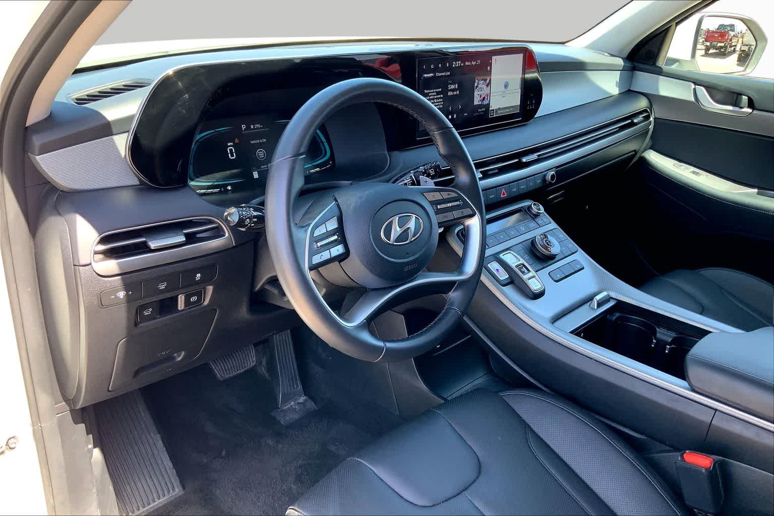 Used 2025 Hyper White Hyundai SEL image 18
