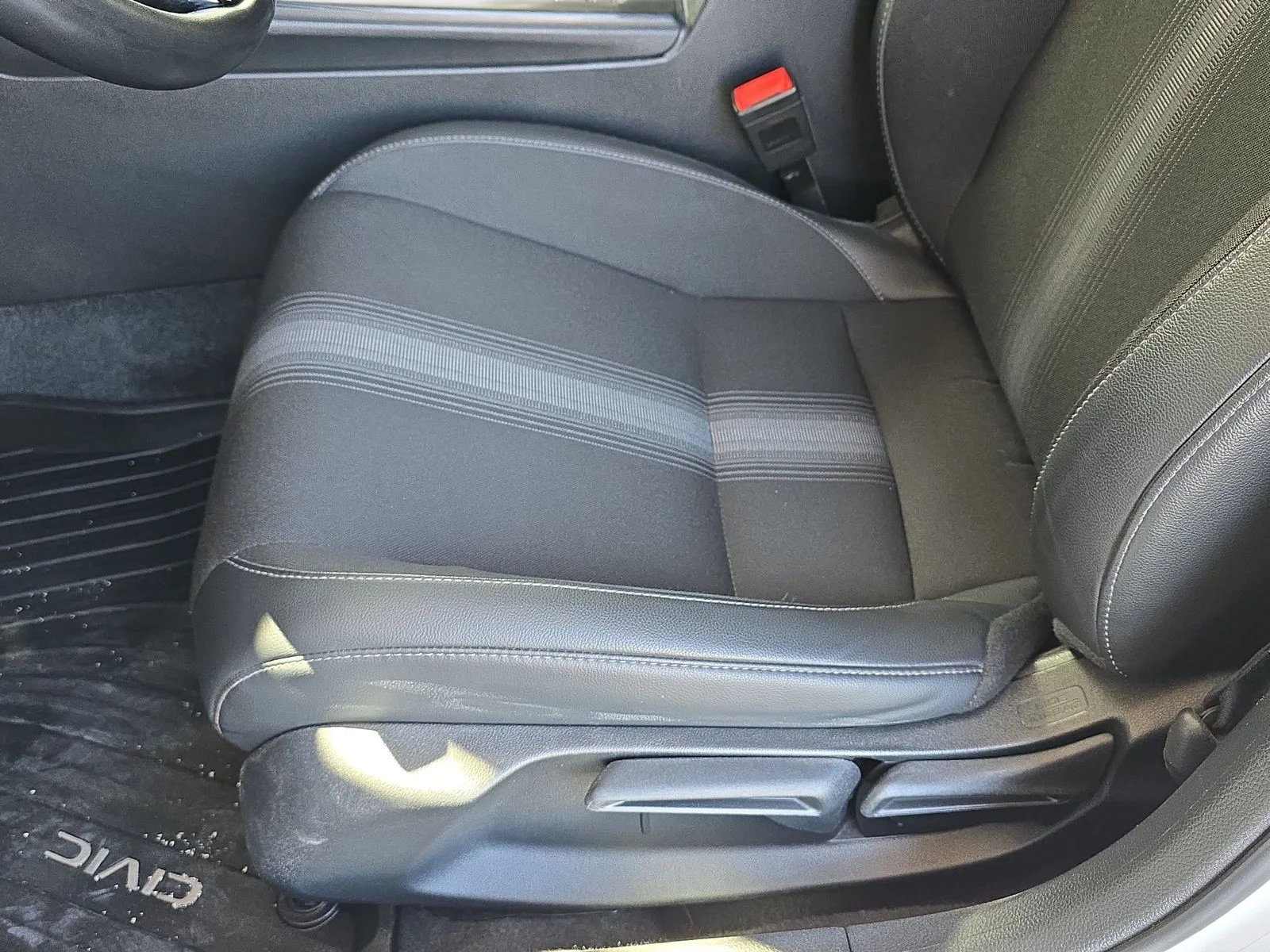 2024 Honda Civic Hatchback Sport - Photo 26