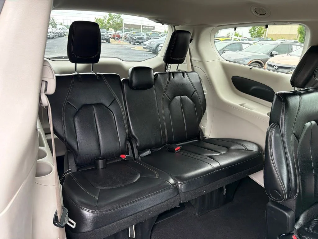 Used 2022 Gray Chrysler Touring L image 19