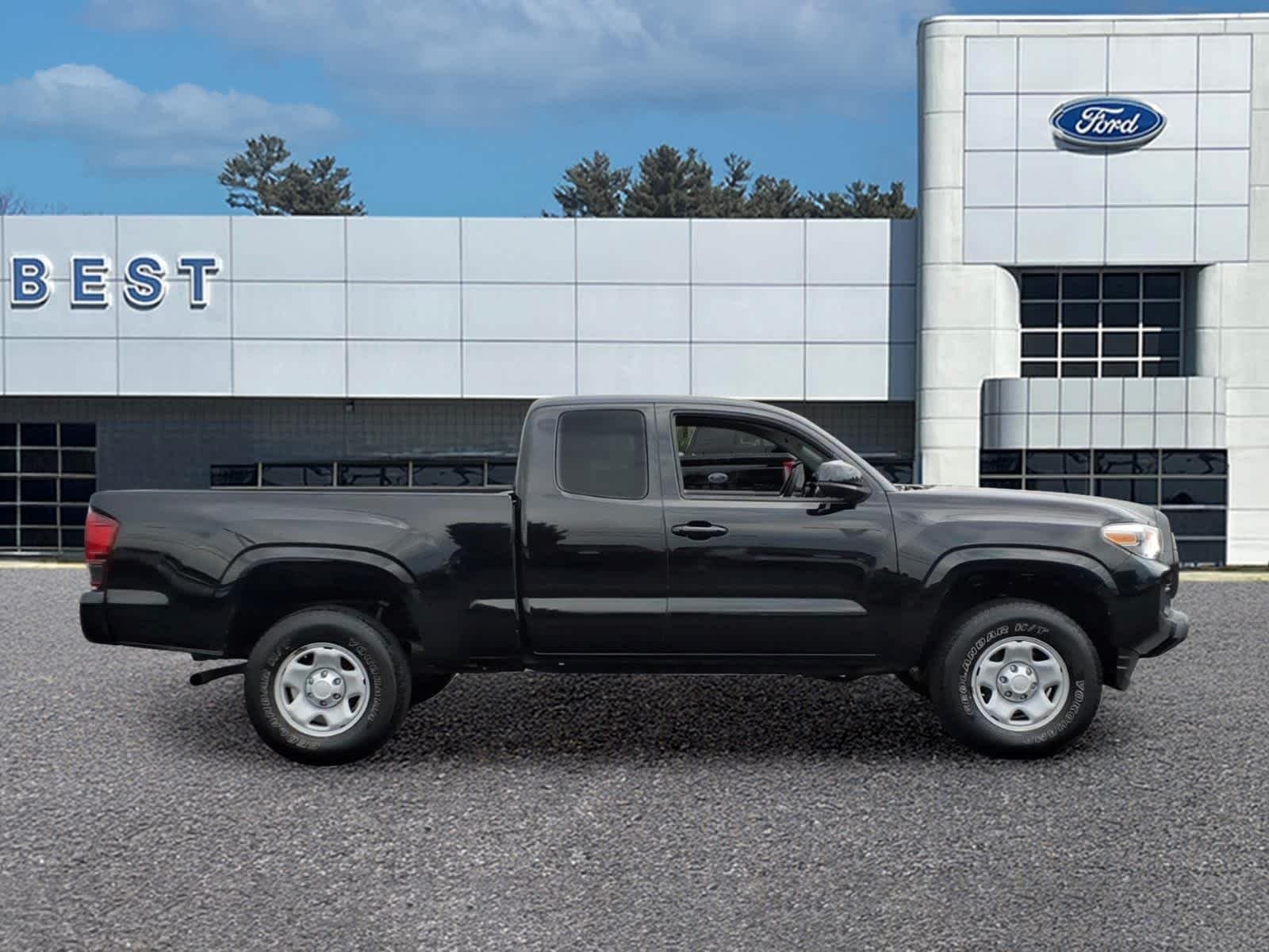 Used 2022 Midnight Black Metallic Toyota SR image 8