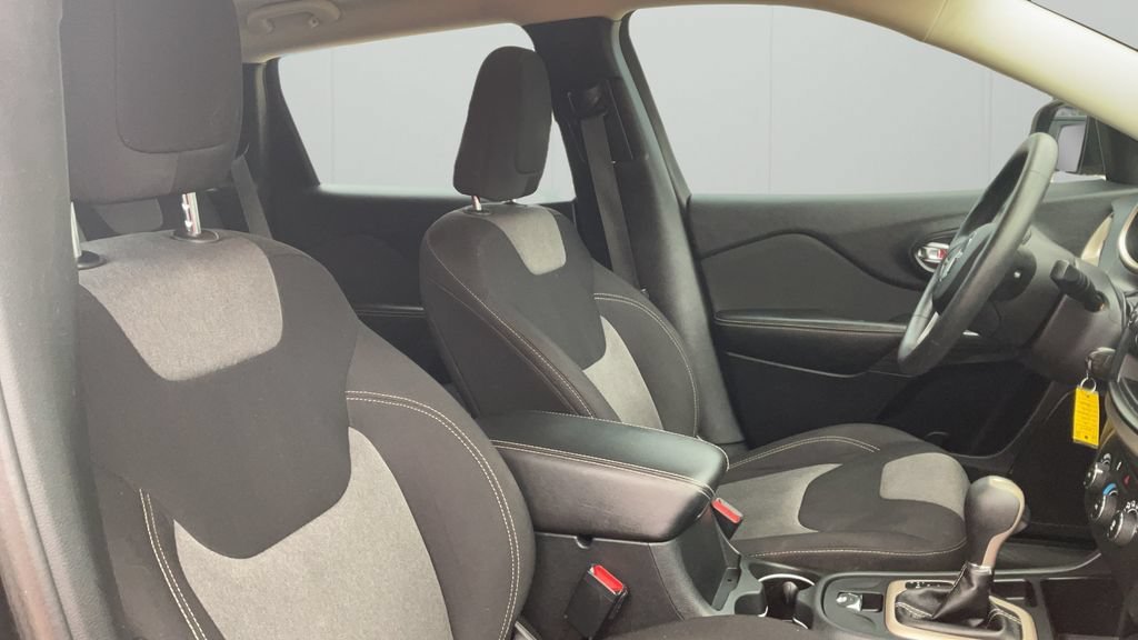 Used 2016 None Jeep Sport image 31