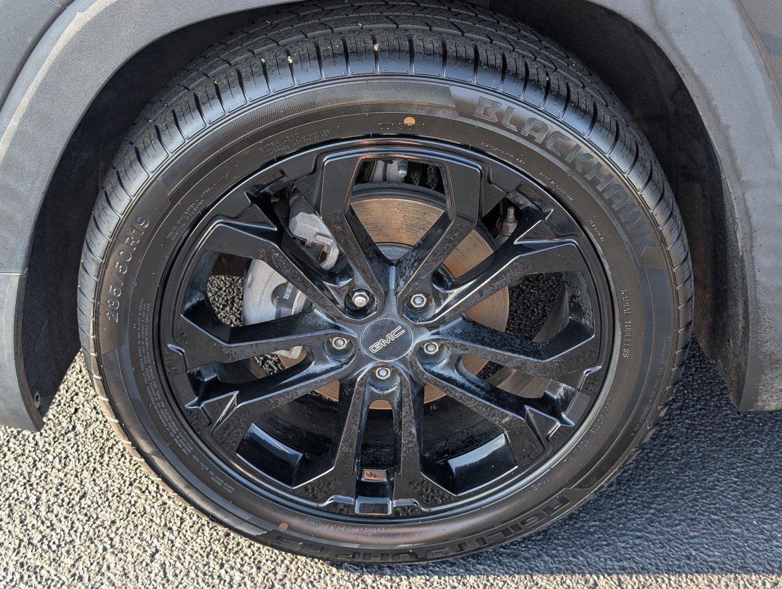 Used 2020 GRAPHITE GRAY METALLIC GMC SLE image 11