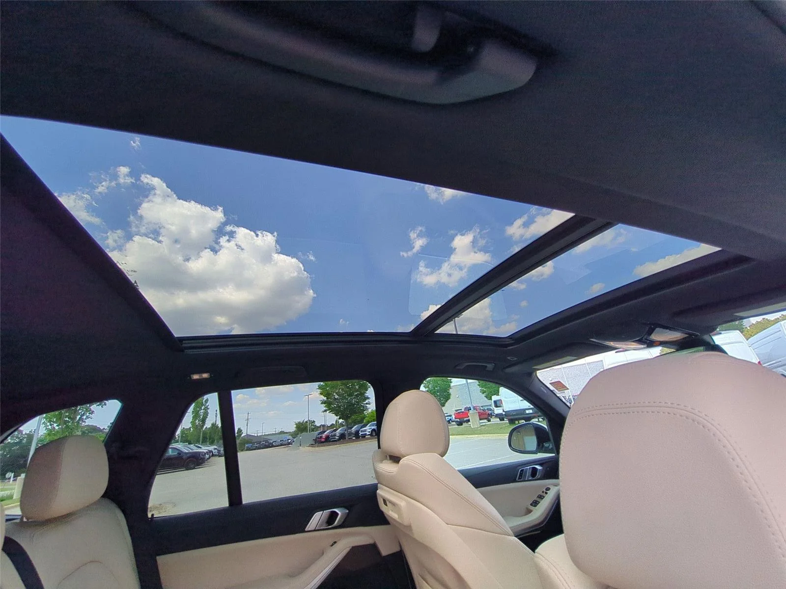 Used 2022 Alpine White BMW sDrive40i image 38