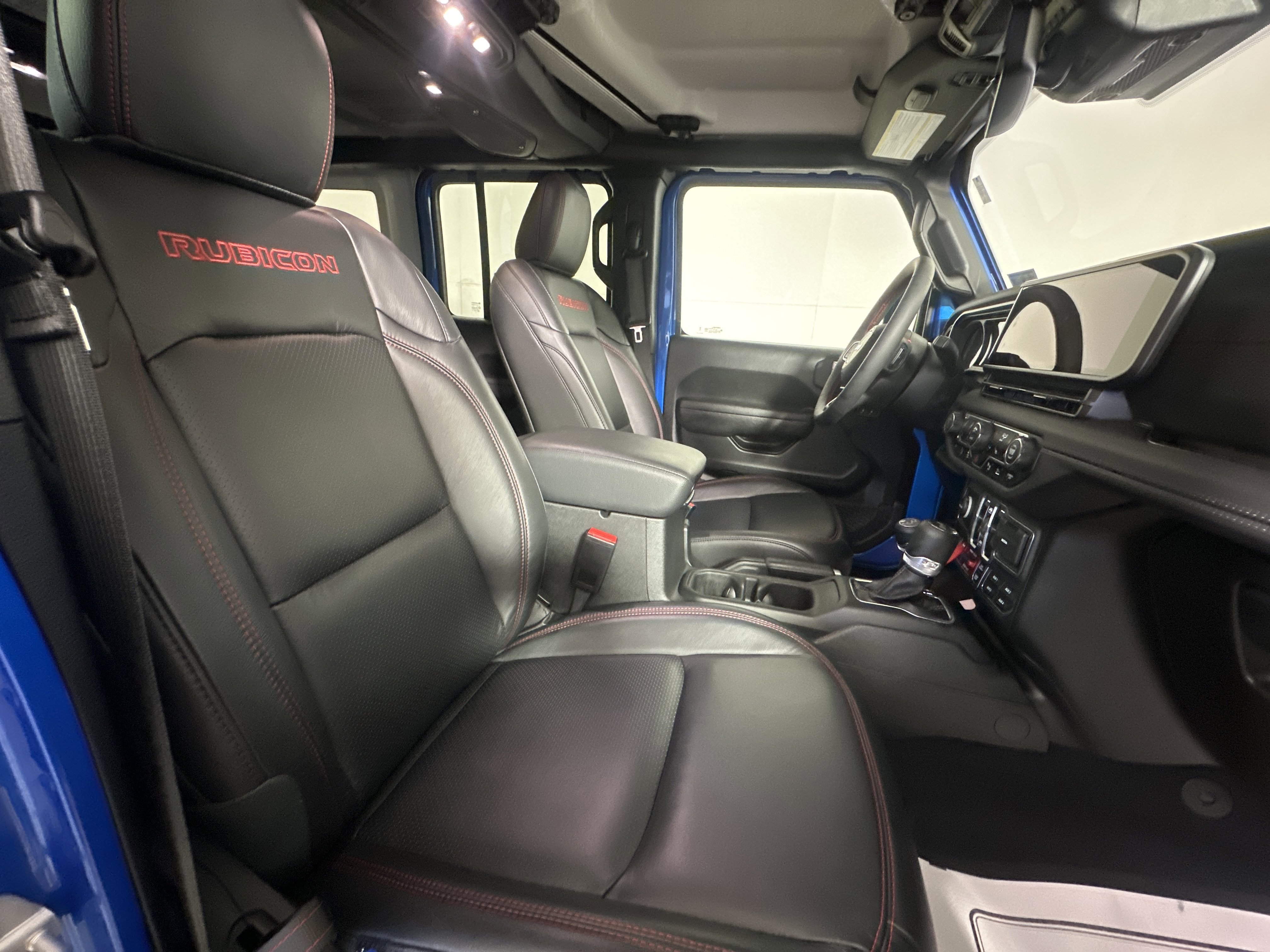 Used 2025 Hydro Blue Pearlcoat Jeep Rubicon image 26