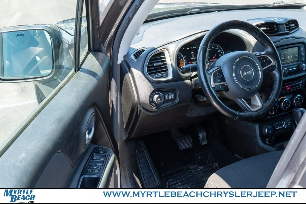 Used 2016 Granite Crystal Metallic Clearcoat Jeep Latitude image 15