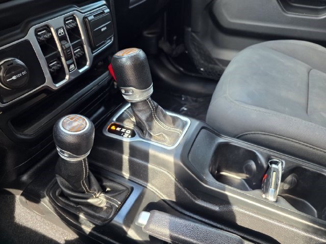 Used 2020 Black Clearcoat Jeep Sahara image 30
