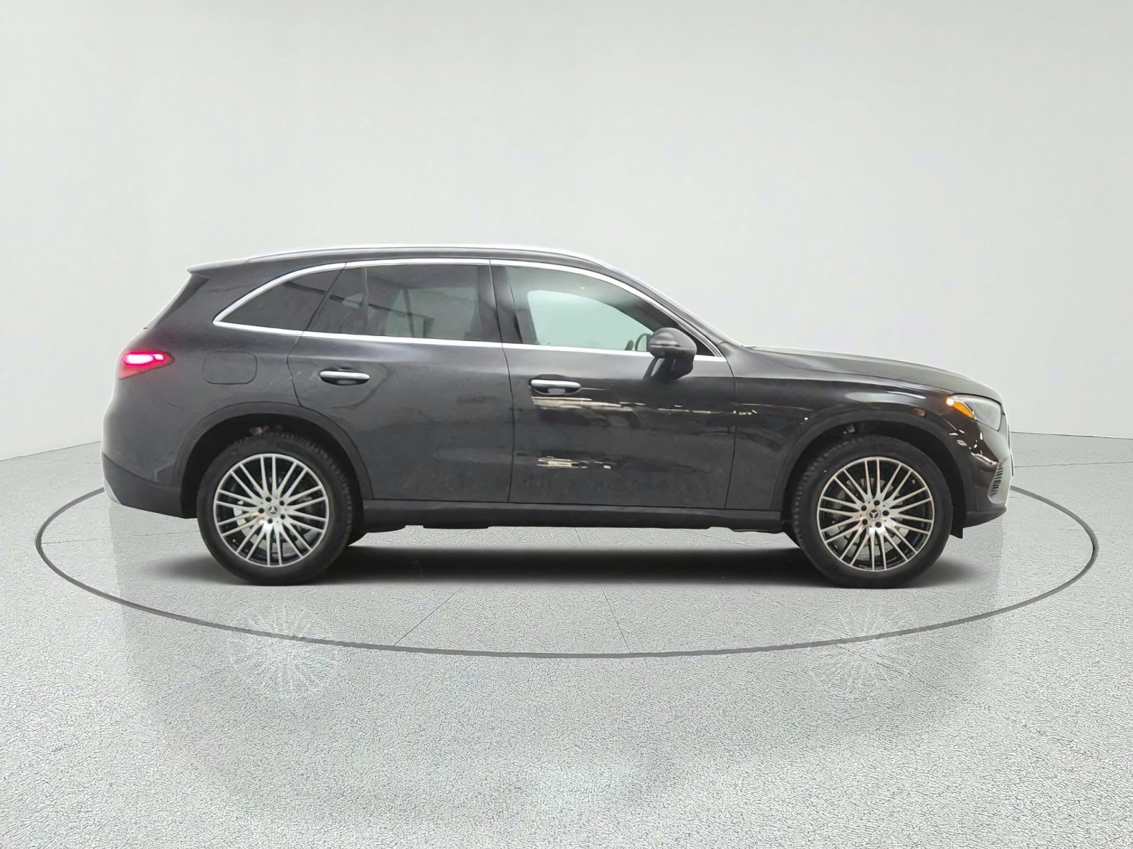 New 2027 Graphite Grey Metallic Mercedes-Benz GLC 300 SUV image 4