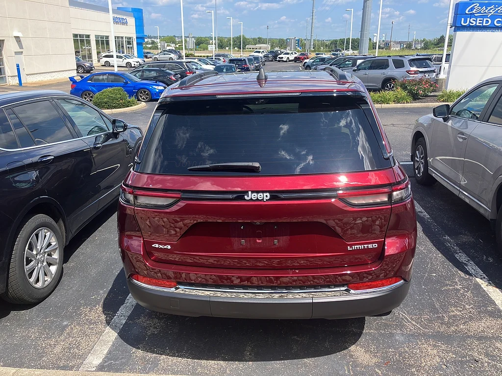 Used 2024 Velvet Red Pearl Coat Jeep Limited image 9