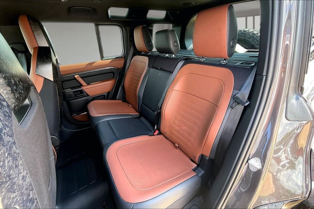 New 2026 Charente Gray Premium Metallic Land Rover OCTA image 10