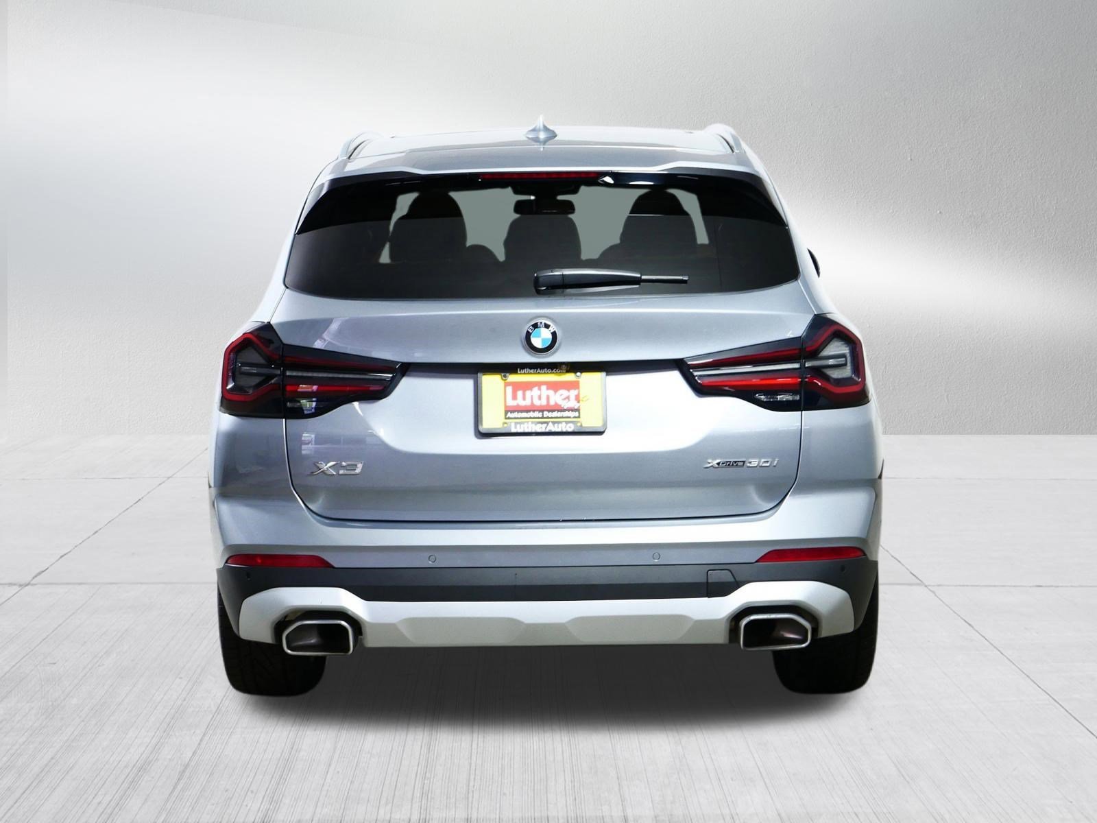 Used 2024 Skyscraper Grey Metallic BMW xDrive30i image 6