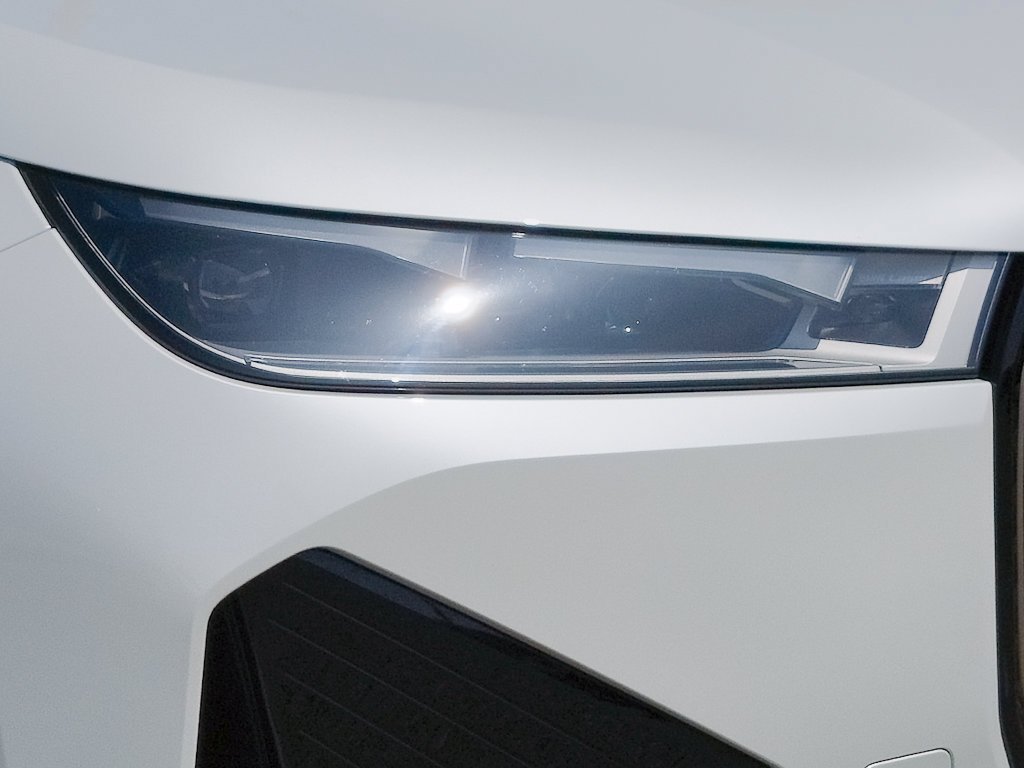 Certified Used 2023 Mineral White Metallic BMW M60 image 6