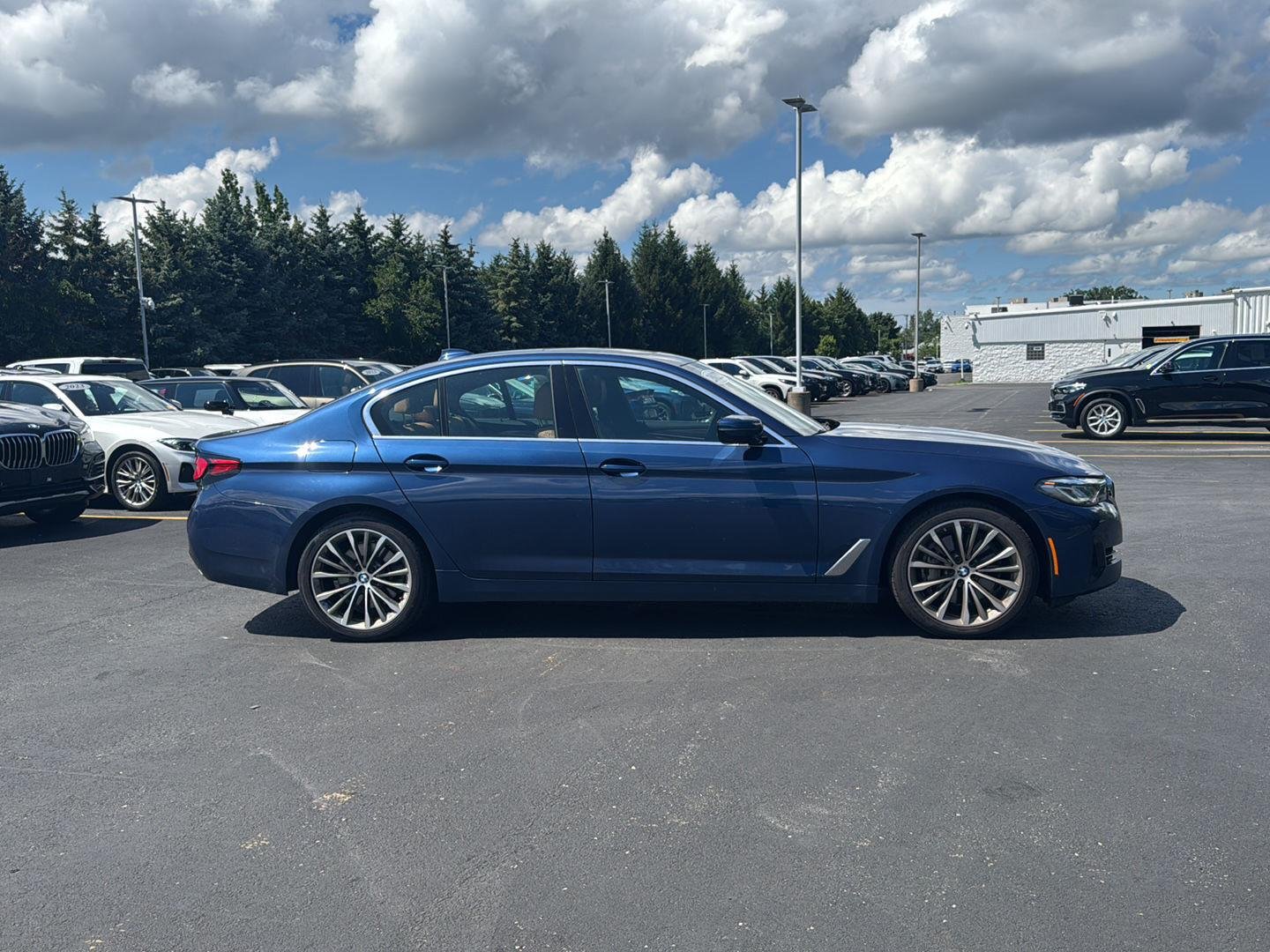 Used 2022 Phytonic Blue Metallic BMW 540i xDrive image 2