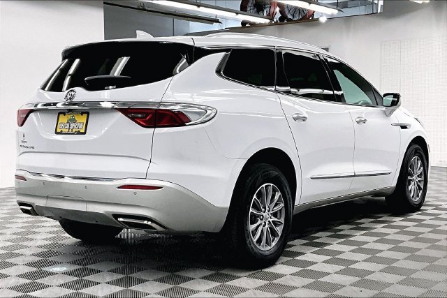 Used 2023 Summit White Buick Essence image 12