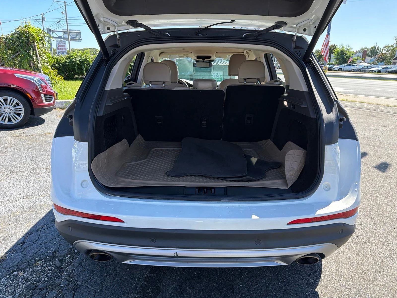 Used 2022 White Lincoln Standard image 8