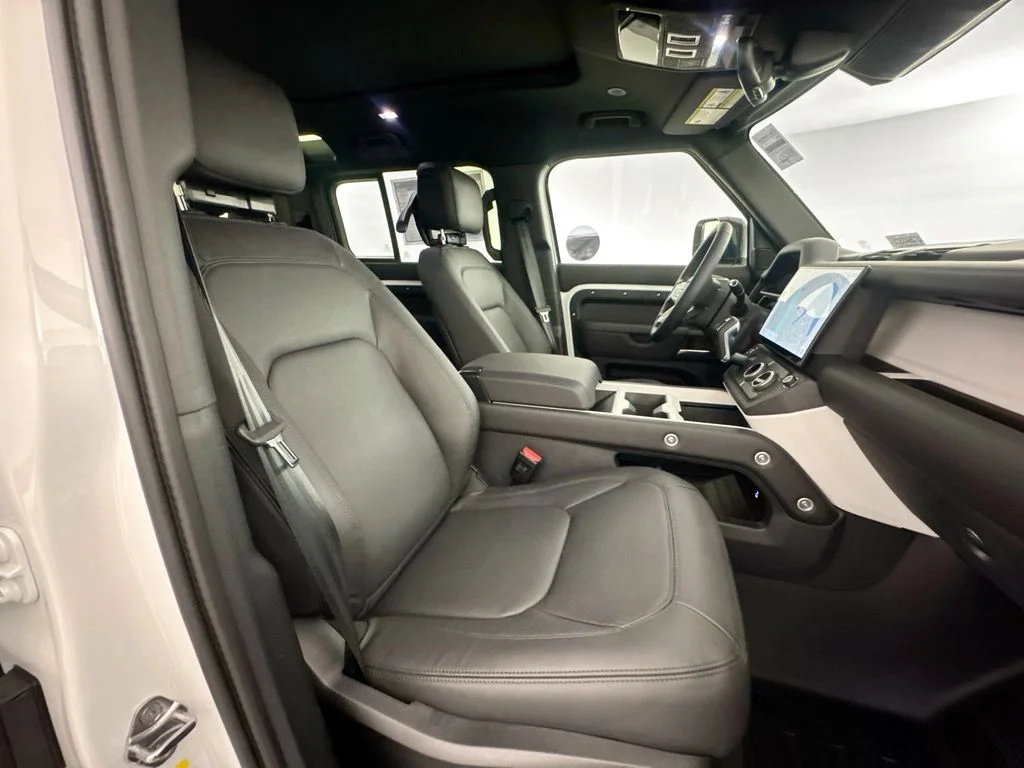New 2026 Fuji White Land Rover X-Dynamic SE image 28