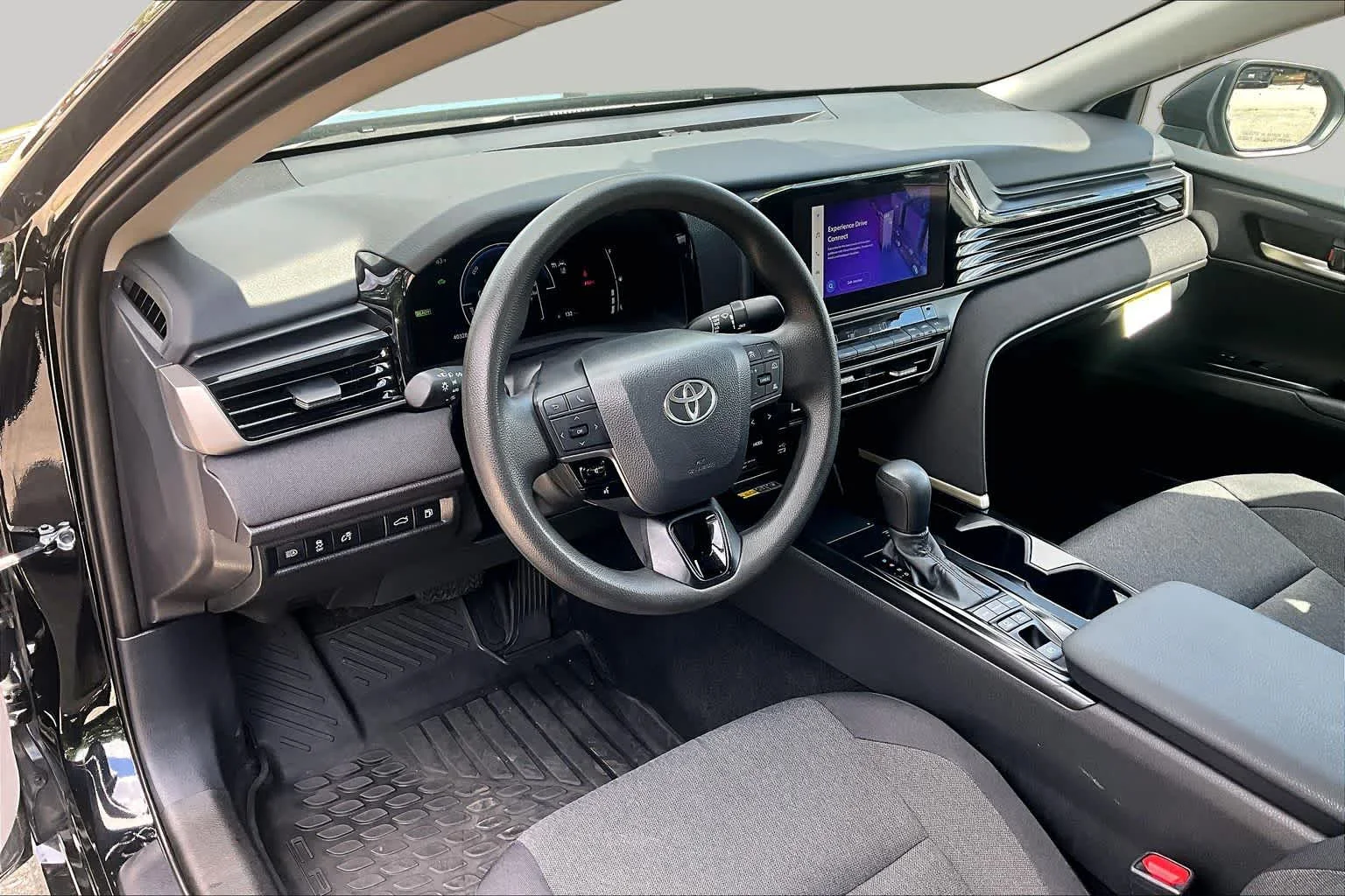 2025 Toyota Camry LE - Photo 18