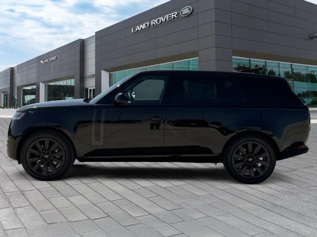 New 2027 Black Land Rover SE image 2