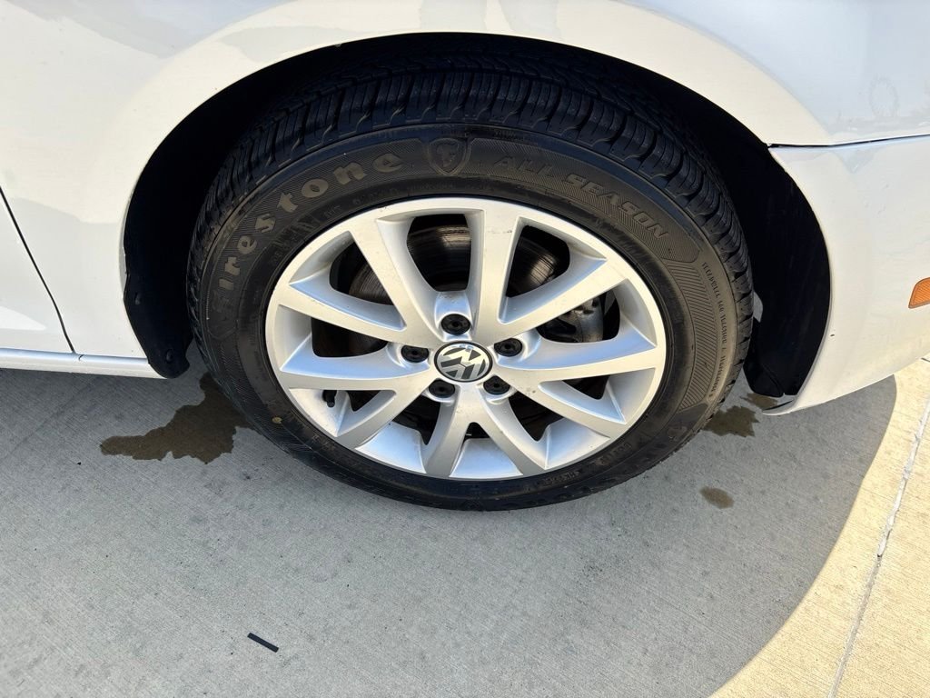 Used 2013 Candy White Volkswagen 2.5L SE image 10