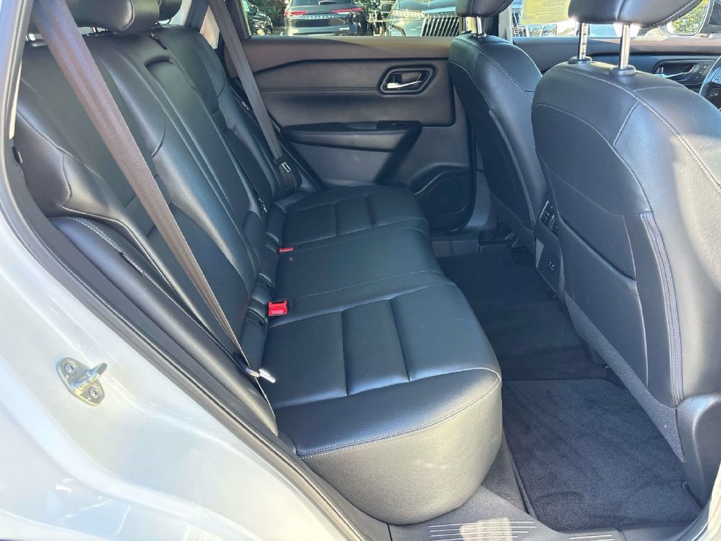 Used 2023 White Nissan SL image 18