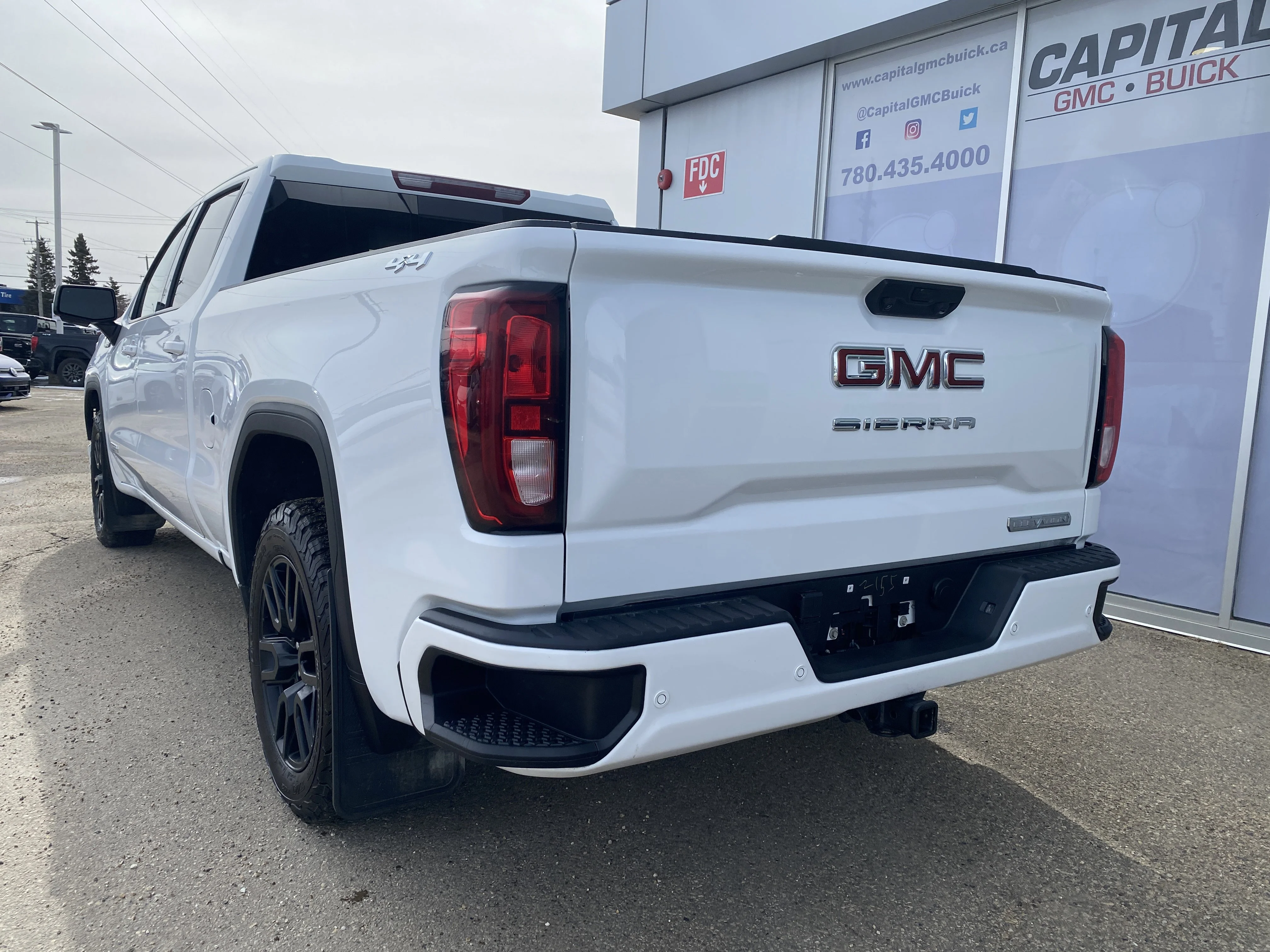 Certified Used 2024 White GMC Crew Cab Elevation * STANDARD BOX * BUCKETS * 360 CAMERA * image 3