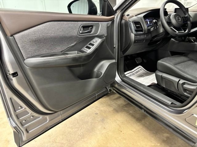 Used 2021 Gray Nissan S image 9