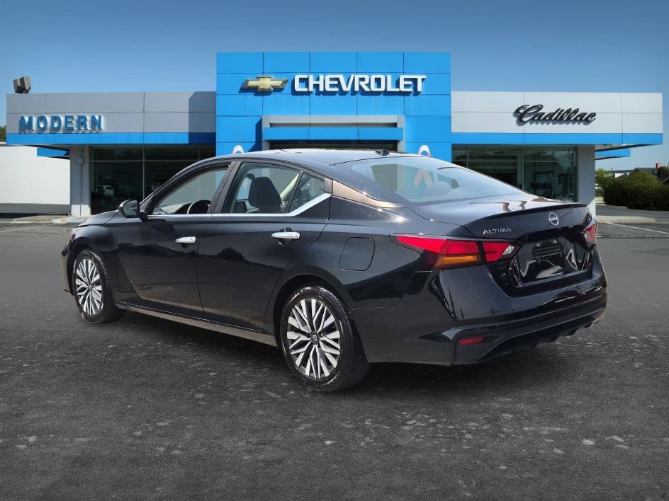Used 2024 Super Black Nissan 2.5 SV image 3