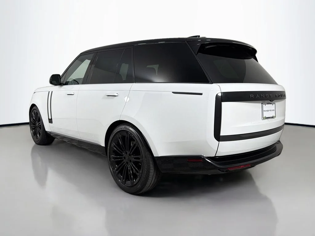 New 2026 Fuji White Land Rover SE image 7