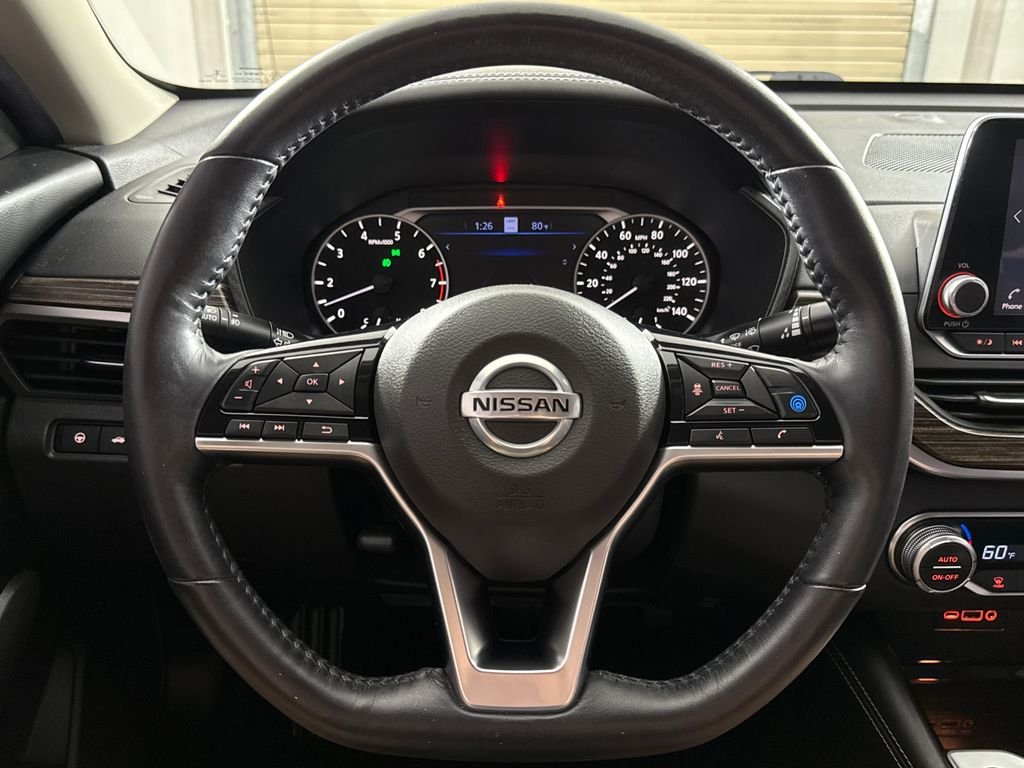 Used 2020 Silver Nissan 2.5 Platinum image 14
