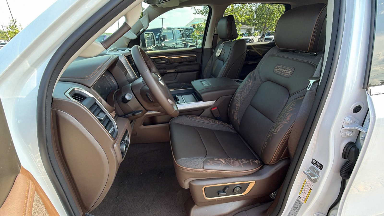 New 2026 Ivory White Tri-Coat Pearl-Coat Exterior Paint RAM Longhorn image 13