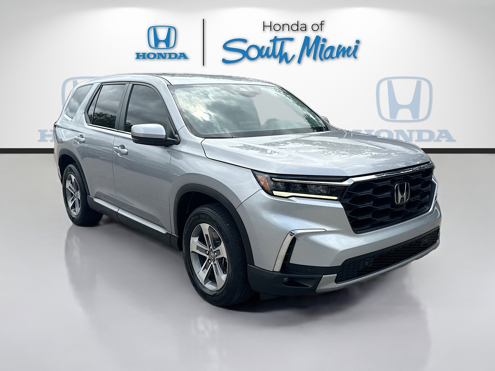 Used 2024 Lunar Silver Metallic Honda EX-L 8 Passenger image 1