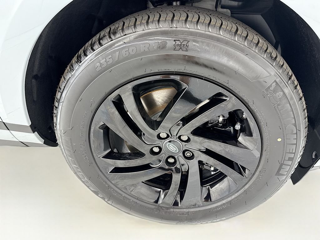 New 2026 Arroios Grey Metallic Land Rover S image 32