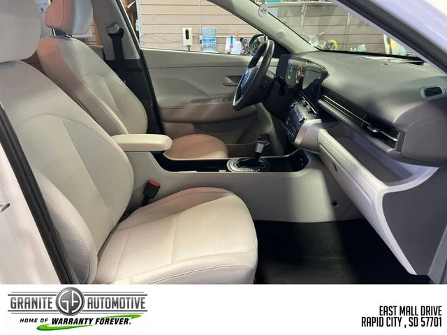 Used 2025 White Hyundai SEL image 36