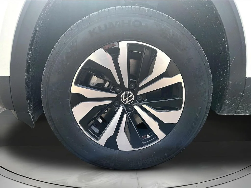New 2026 White/off-white Volkswagen 2.0T SE image 12