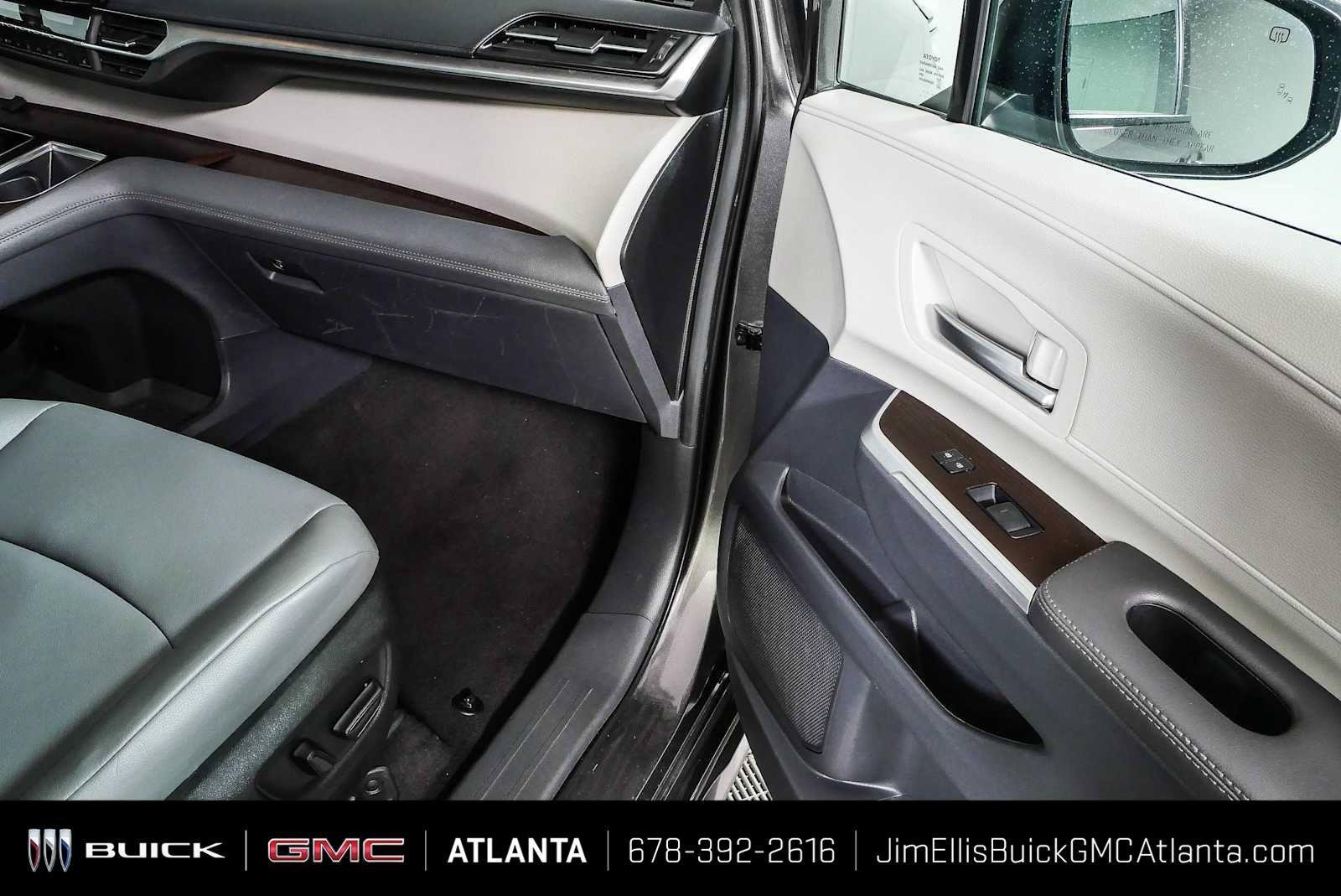 2024 Toyota Sienna XLE - Photo 24