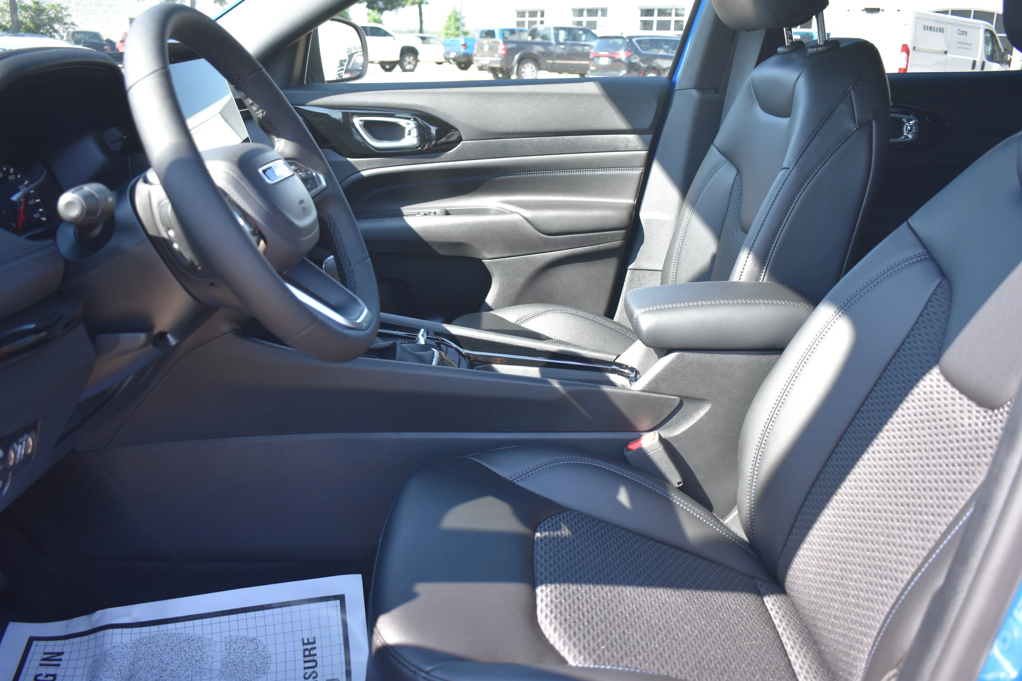 New 2026 Hydro Blue Pearlcoat Jeep Latitude Altitude image 13