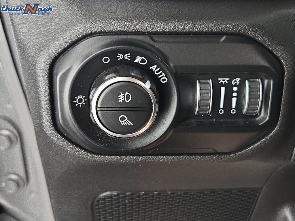 Used 2021  Jeep Mojave image 23