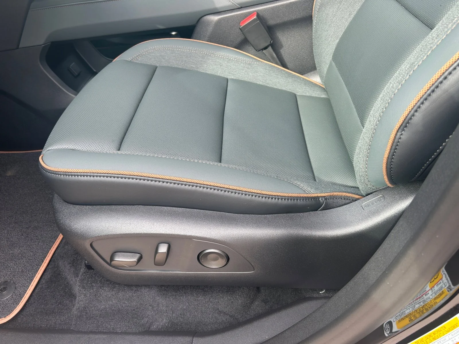 New 2026 Ebony Twilight Metallic GMC AT4 AWD image 15