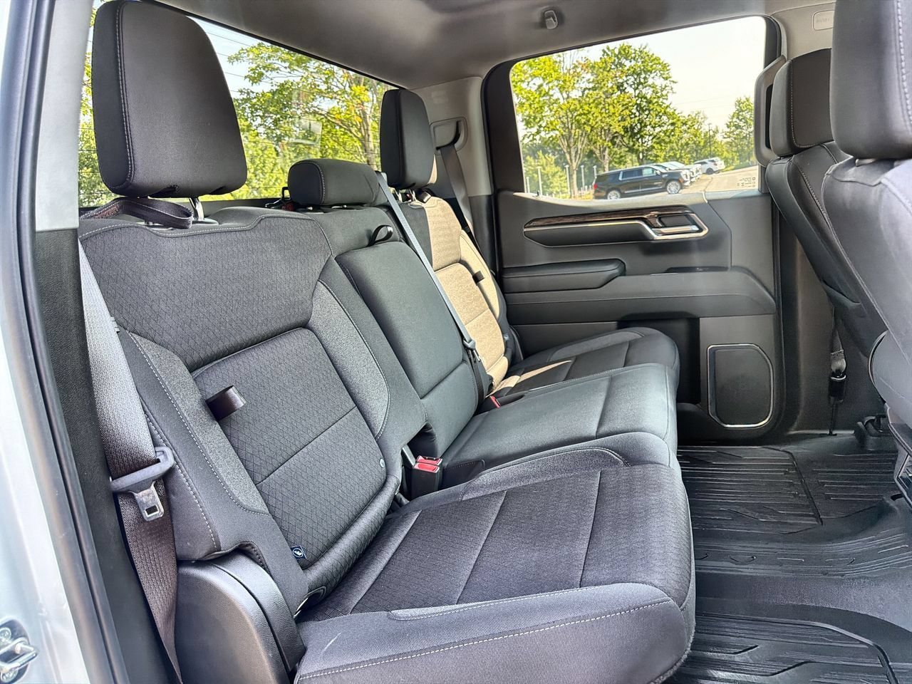 Used 2024 Summit White GMC Elevation image 22