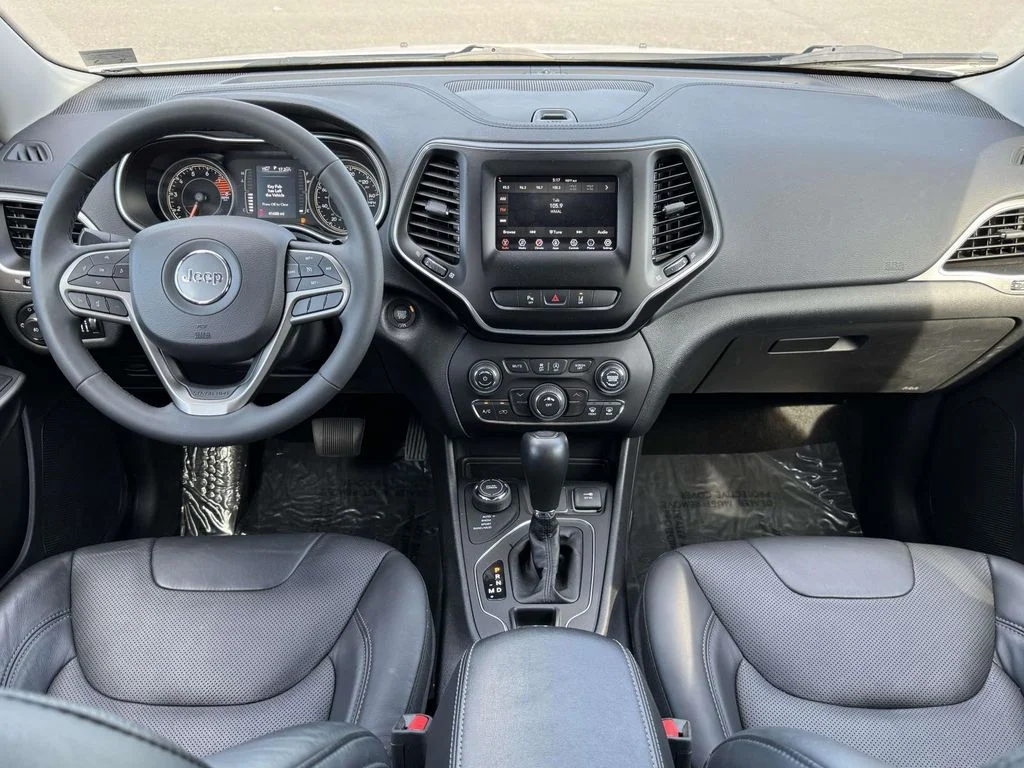 Used 2021 Bright White Clearcoat Jeep Latitude Lux image 17
