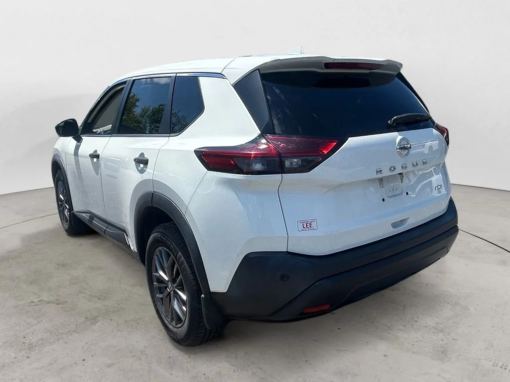 Used 2021 Glacier White Nissan S image 3