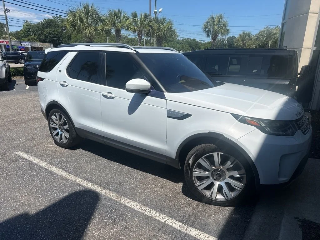 Used 2018 White Land Rover HSE image 1