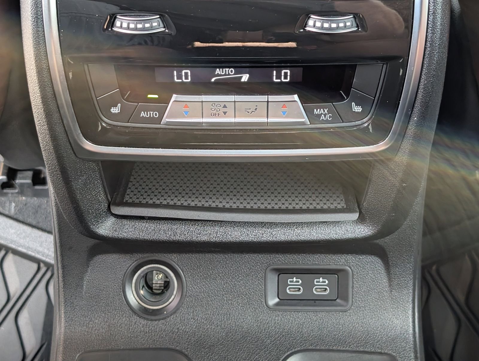 Used 2025 Alpine White BMW M60i image 32