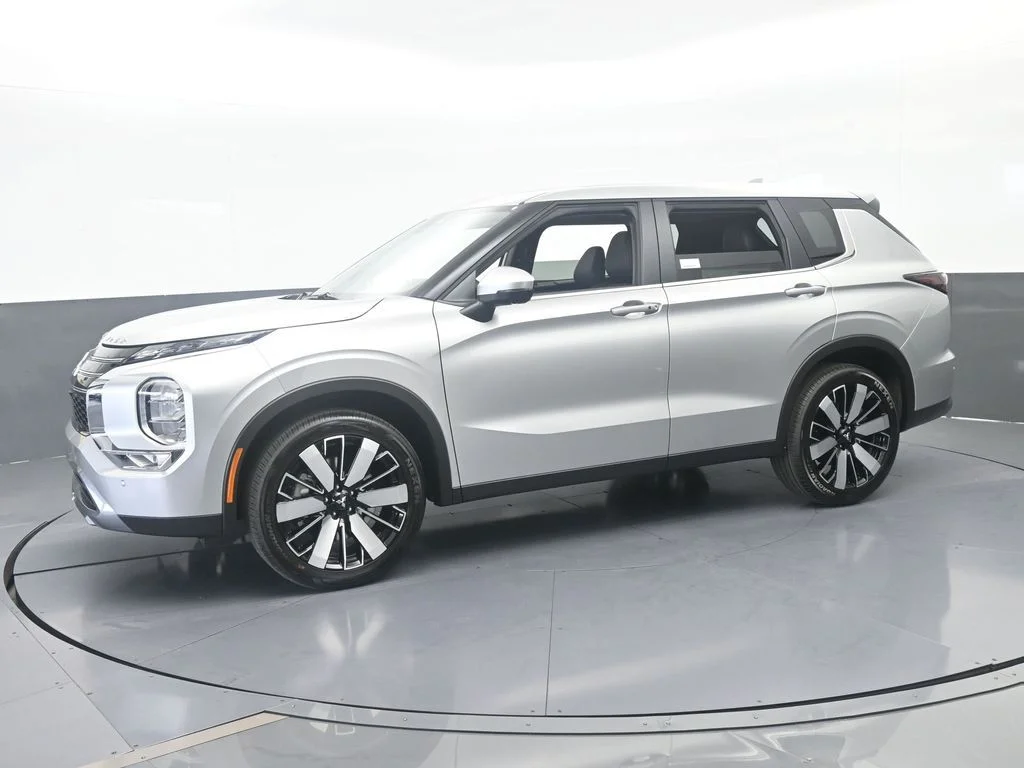 New 2026 Silver Metallic Mitsubishi SE 1.5T 2WD image 2