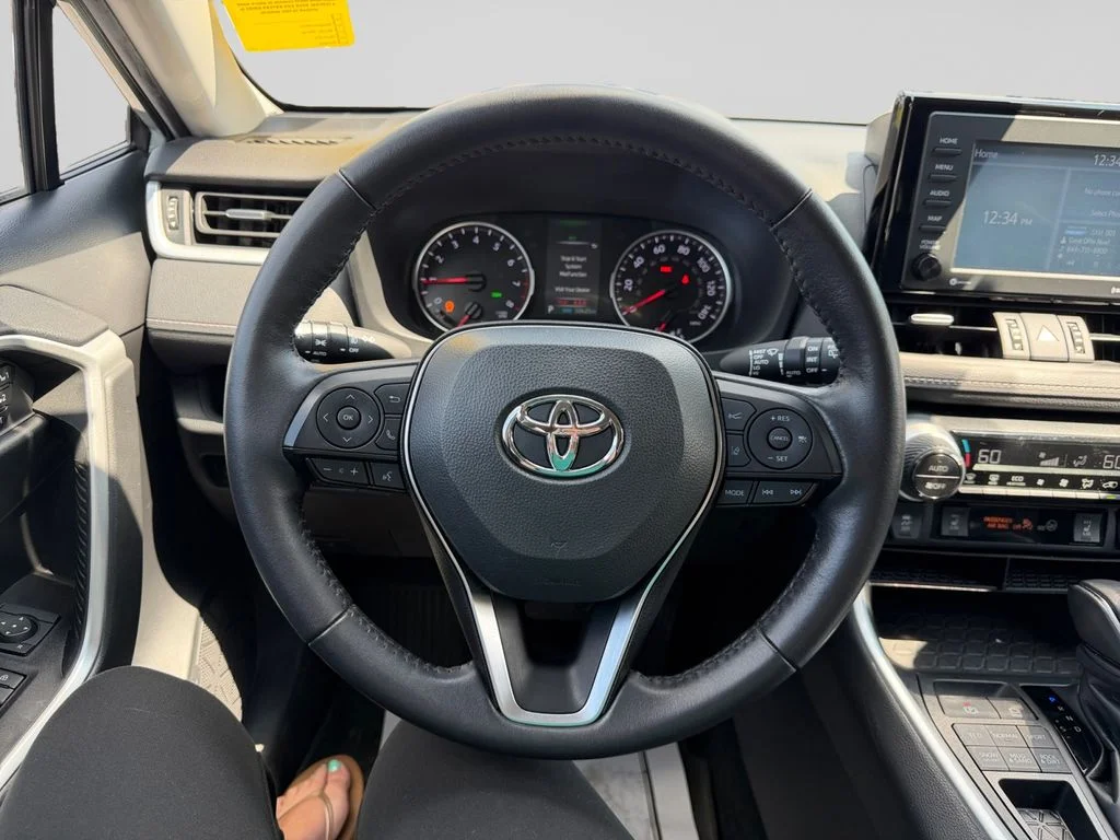 Used 2022 Green Toyota XLE Premium image 13