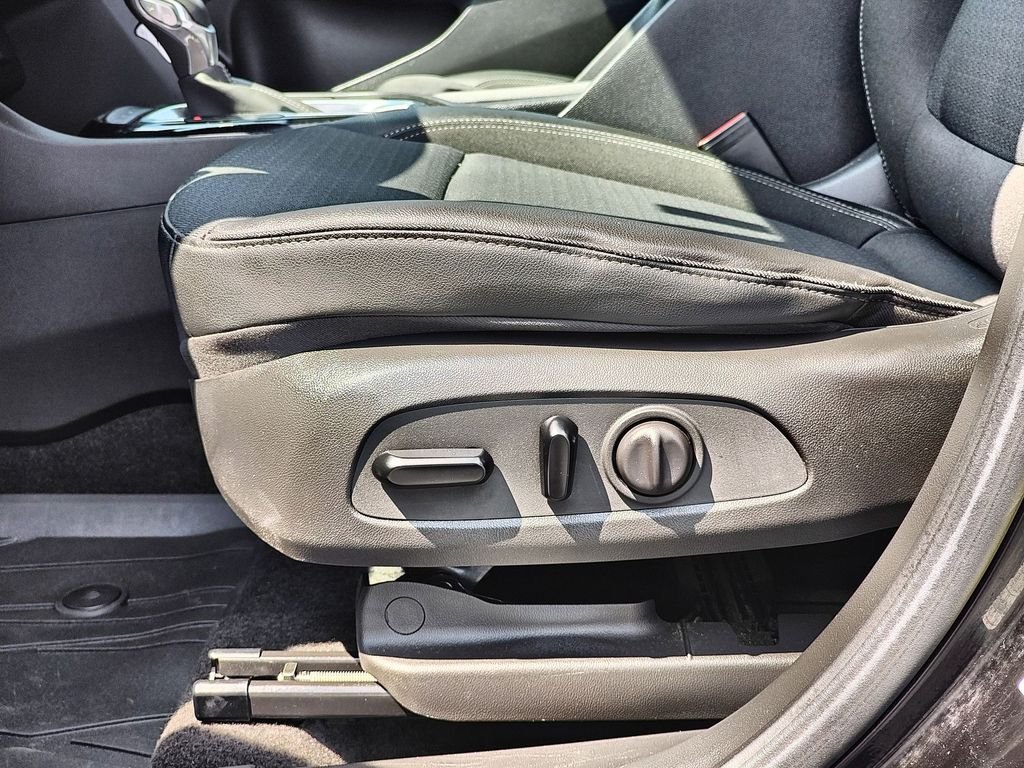 Used 2022 Black Buick Select image 12