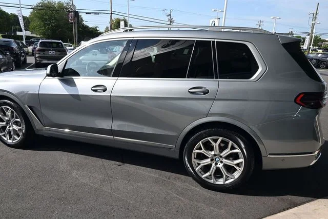 Used 2024 Gray BMW xDrive40i image 15